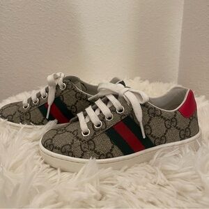 Brand: Gucci
- Nude & Neutrals Sneaker In Calf Leather By Gucci Kids
- Unisex